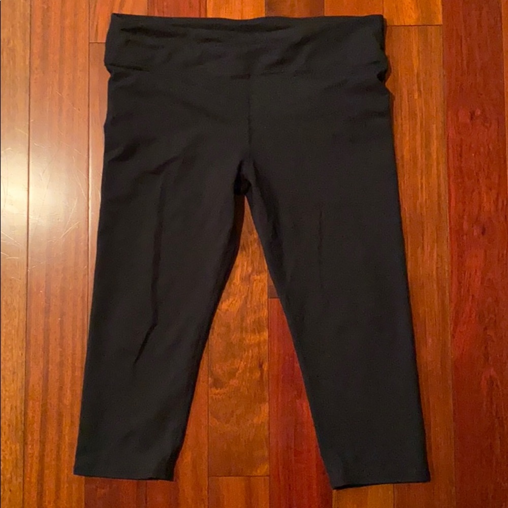 Capri Fabletics Leggings